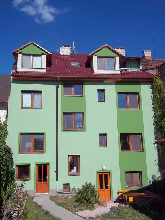 Penzion Apartmany Злин Экстерьер фото